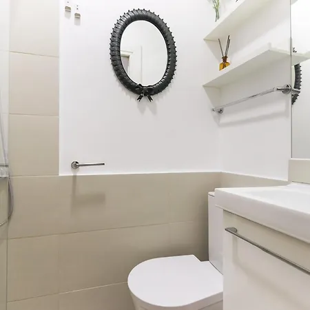 Santos Tiny By Homing * Lisbon